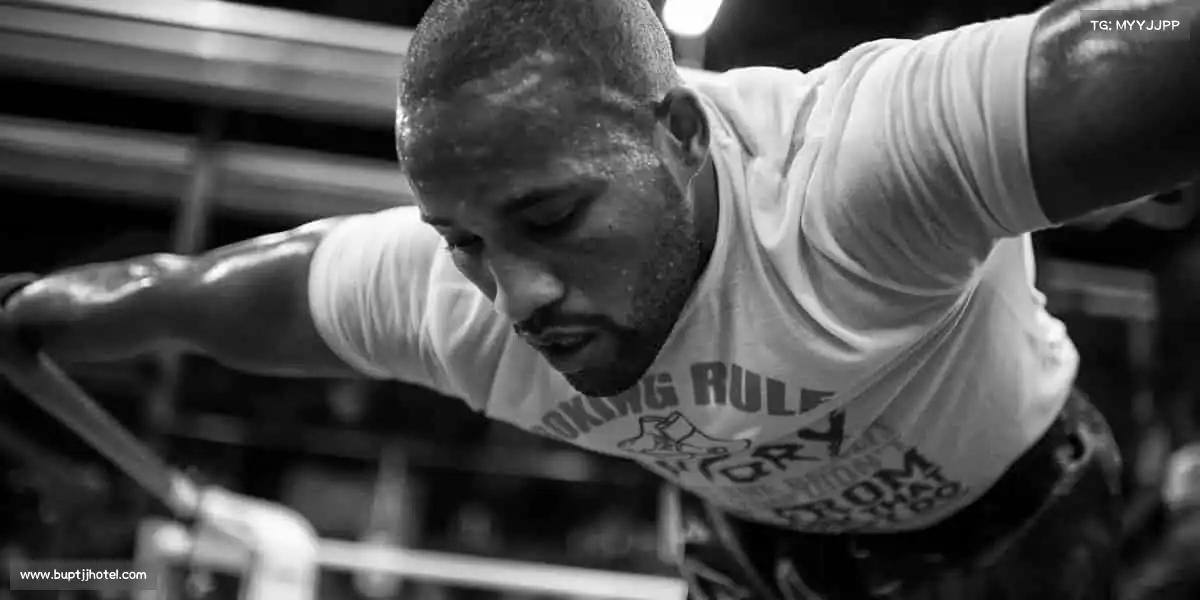 <strong>必一</strong>🎾球拍扬起的瞬间，每一次对决都是新的挑战！